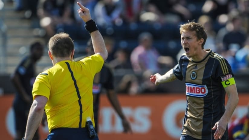 Brian Carroll protests a call by referee Alan Kelly