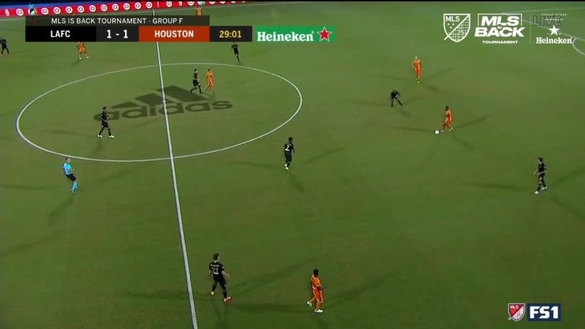 GOAL: José Guillermo Rodríguez, Houston Dynamo - 30th minute