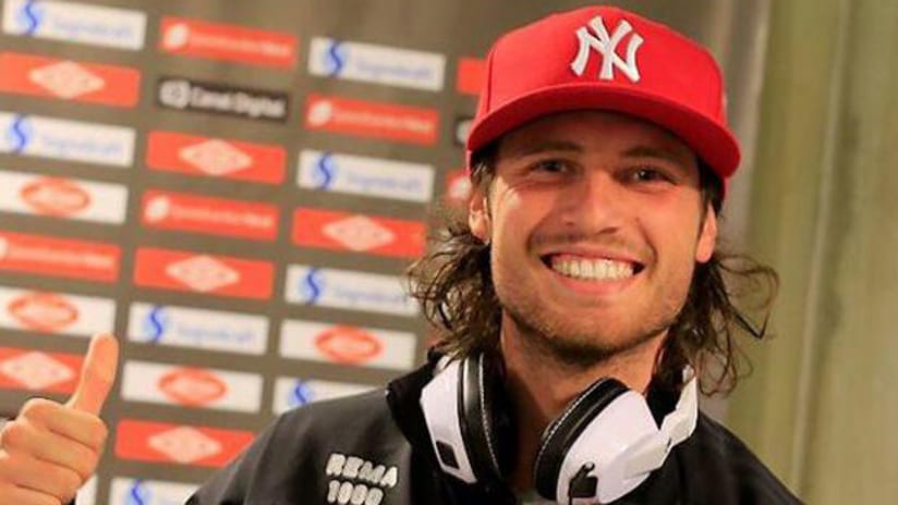 Mix Diskerud dons a New York Yankees cap