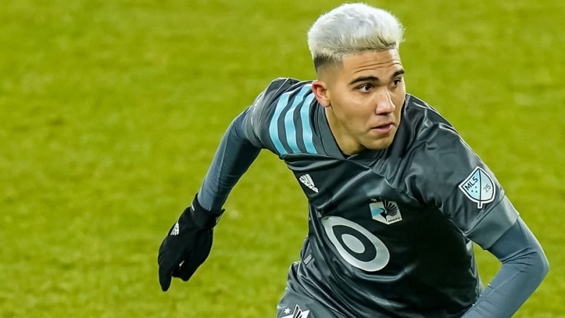 Emanuel Reynoso - Minnesota United - looking for pass