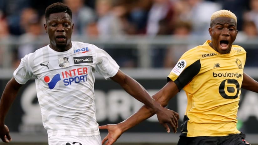 Bakaye Dibassy - in a challenge - Ligue 1