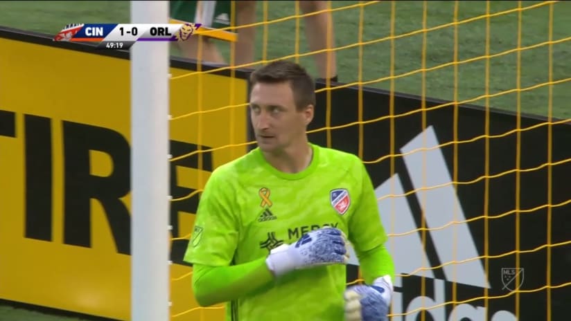 SAVE : Przemyslaw Tyton swats away Dom Dwyer's header