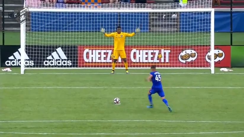 PK SAVE: Sean Johnson makes a big save for NYCFC