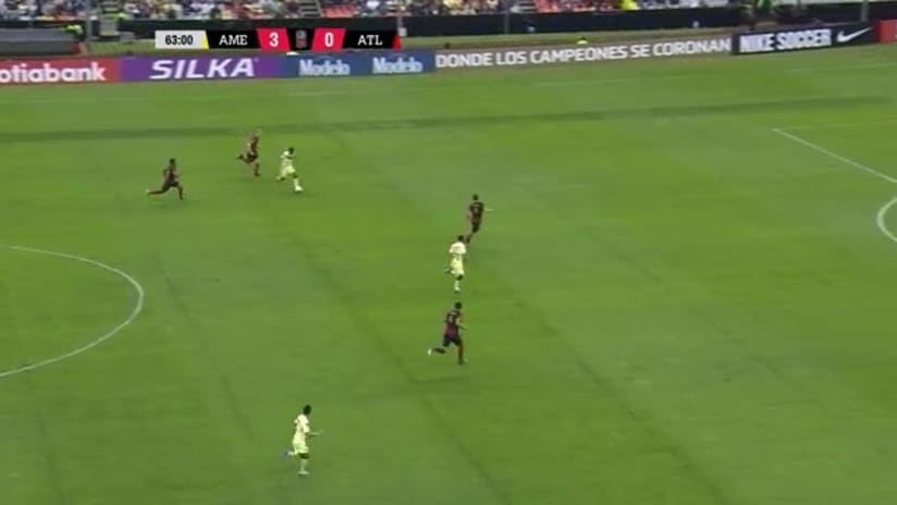 BLOCK: Emerson Hyndman prevents a fourth Club America goal