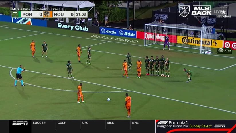 DIRECT FREE KICK: Darwin Quintero, Houston Dynamo - 32nd minute