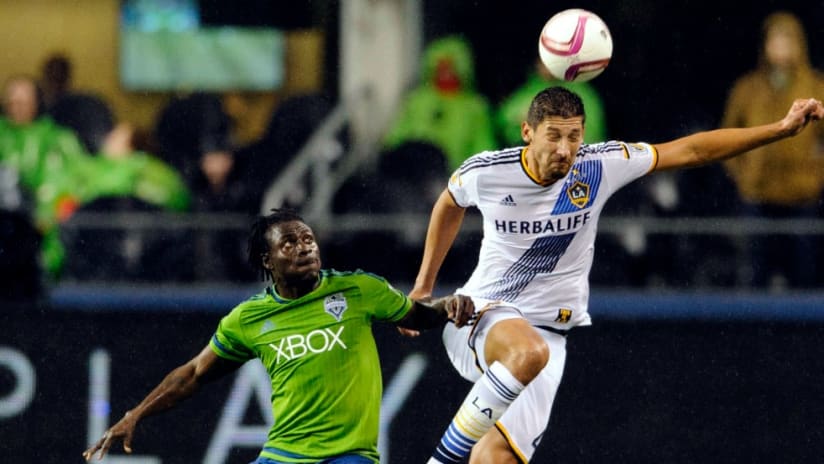 Obafemi Martins - Omar Gonzalez - Seattle Sounders - LA Galaxy