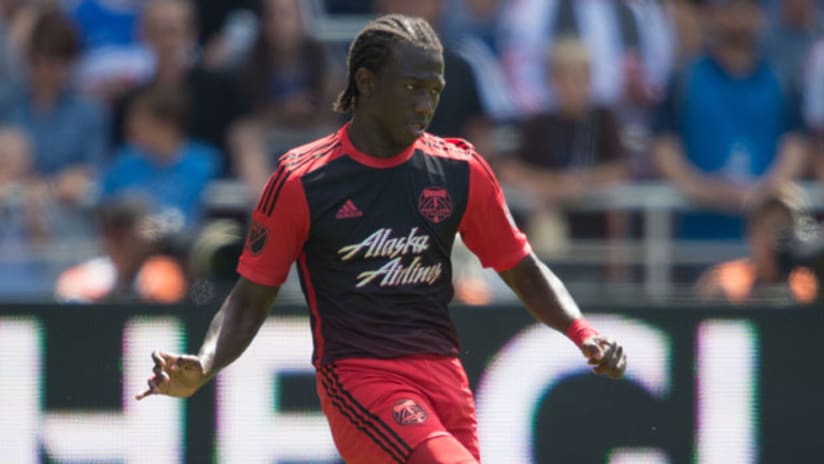 Diego Chara passes the ball, Portland Timbers