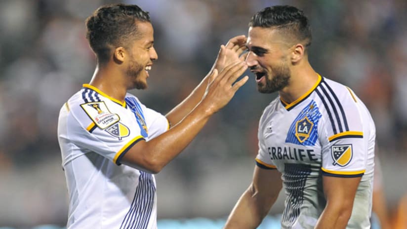 Giovani Dos Santos scores on his LA Galaxy debut (August 6, 2015)