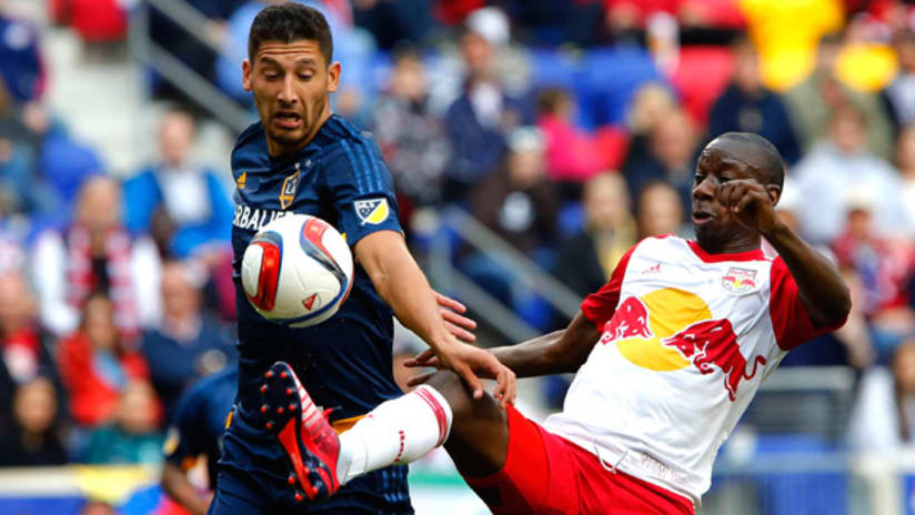 Omar Gonzalez (LA Galaxy) and Bradley Wright-Phillips (New York Red Bulls)