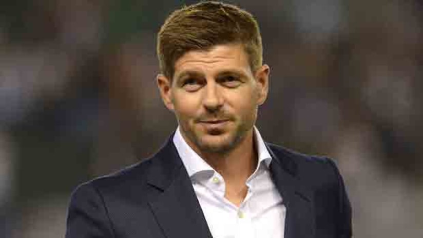 Steven Gerrard meets the StubHub Center crowd