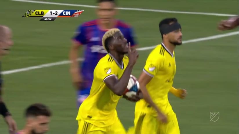 PK GOAL: Gyasi Zardes stutters and converts the penalty