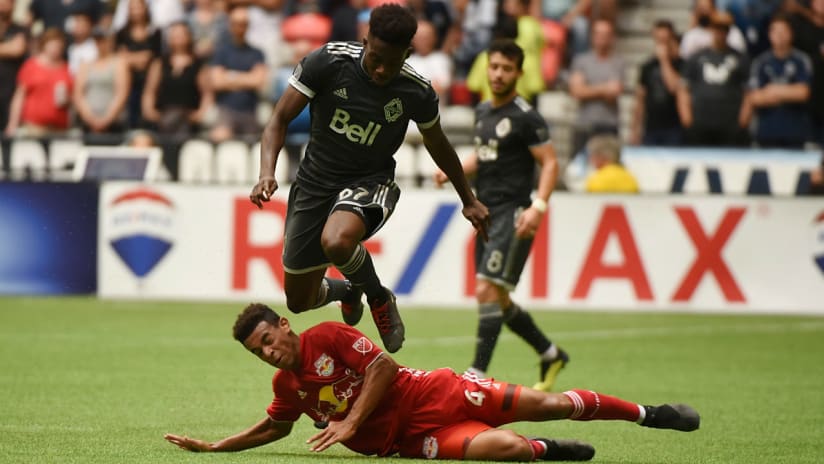 Alphonso Davies - Tyler Adams - tackle