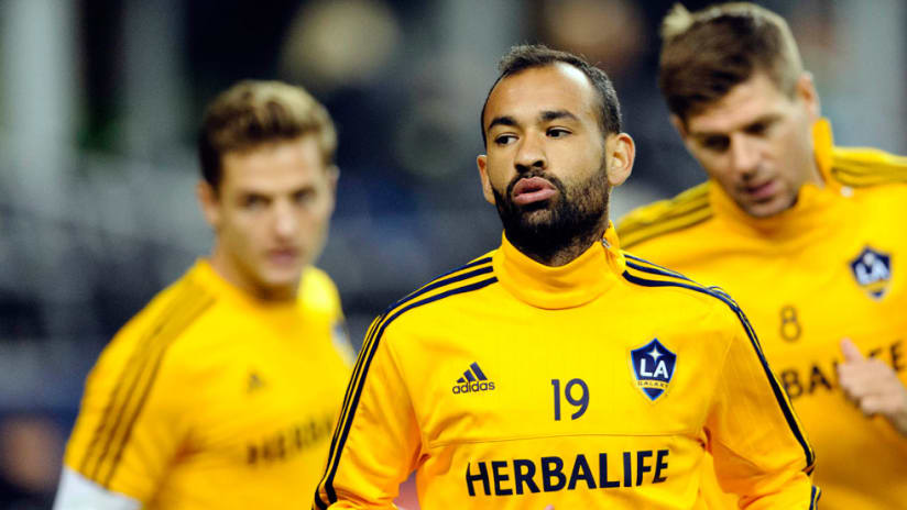 Juninho - LA Galaxy - Warming up with Steven Gerrard