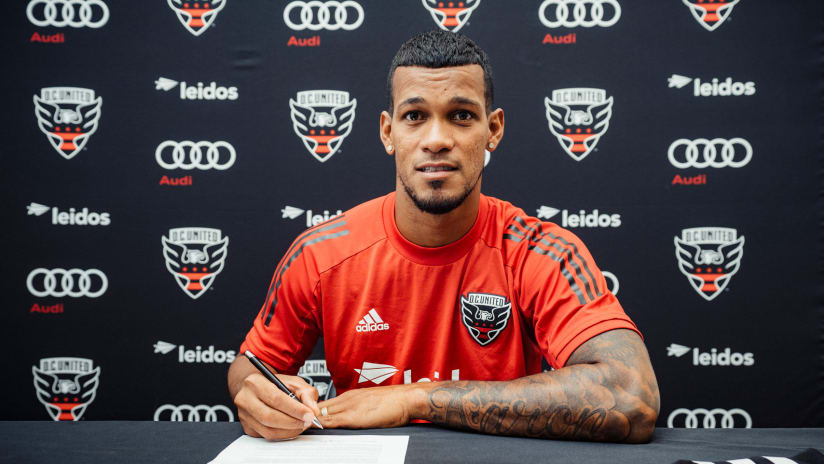 Gelmin Rivas signing contract DC United