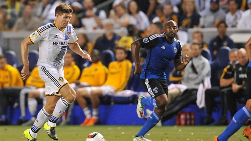 Steven Gerrard dribbles - LA Galaxy vs. San Jose Earthquakes