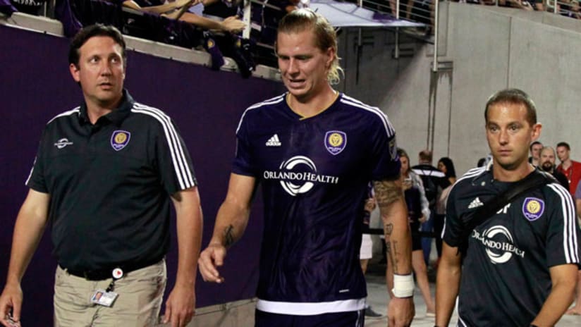 Brek Shea walks of injured