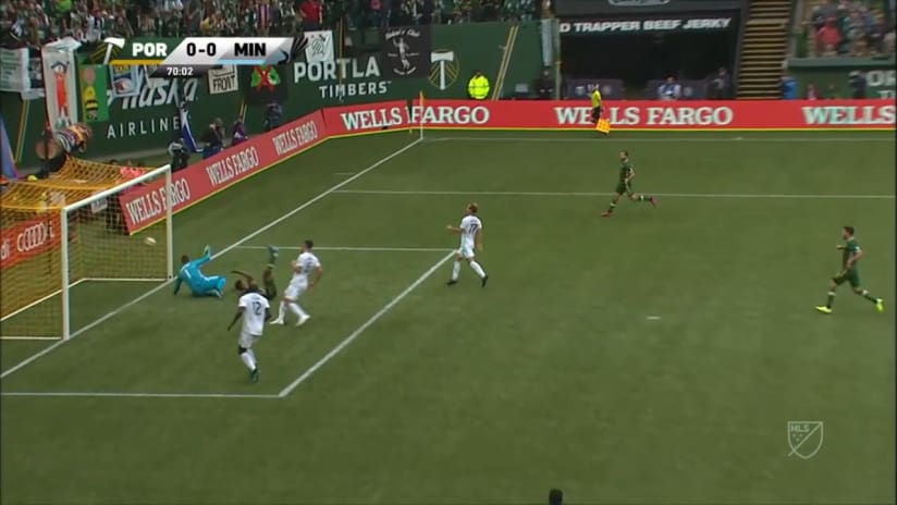 SHOT: Jeremy Ebobisse barely misses from close range