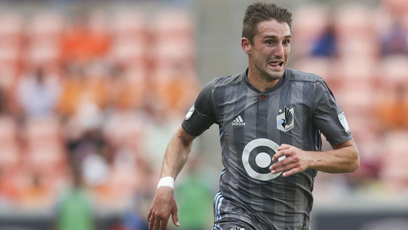 Ethan Finlay – Minnesota United – on dribble