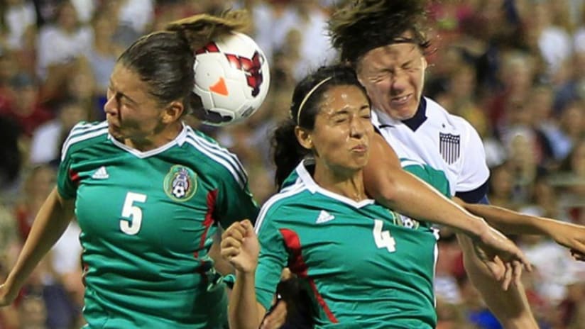 Paulina Solis, Abby Wambach and Christina Murillo battle for ball