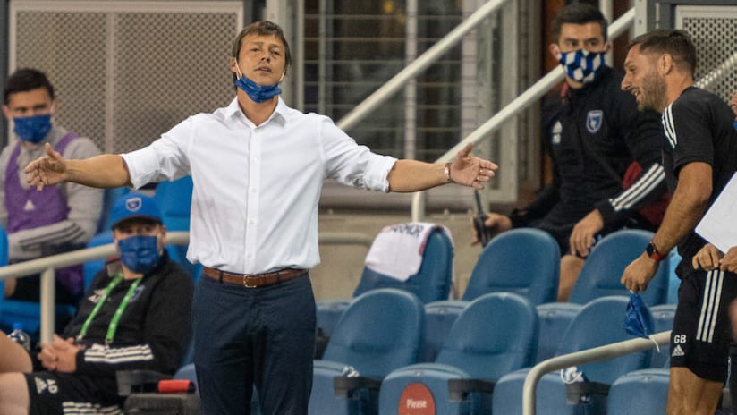 Matias Almeyda frustrated