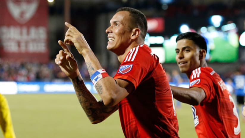 Blas Perez celebrates for FC Dallas