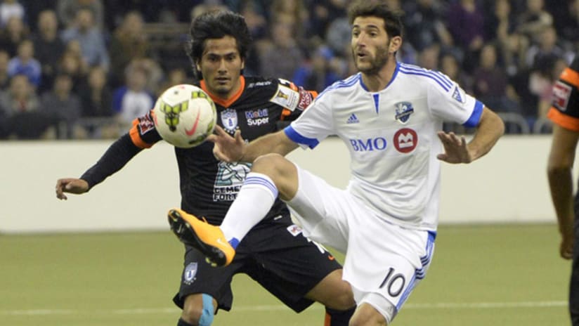 Ignacio Piatti (Montreal Impact) controls the ball as Jorge 'Burrito' Hernandez (Pachuca) defends