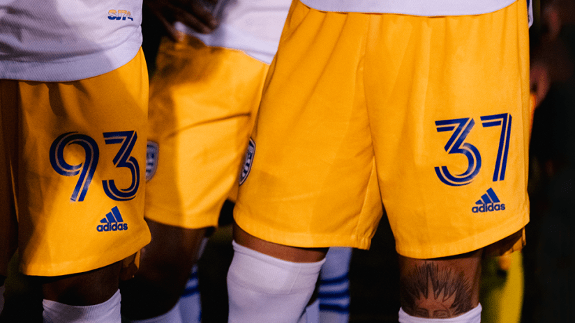 San Jose Earthquakes - gold shorts - close up