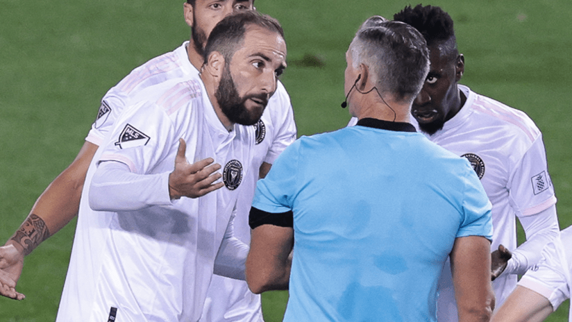 Gonzalo Higuain - Inter Miami CF - discusses with Tim Ford - October 17, 2020