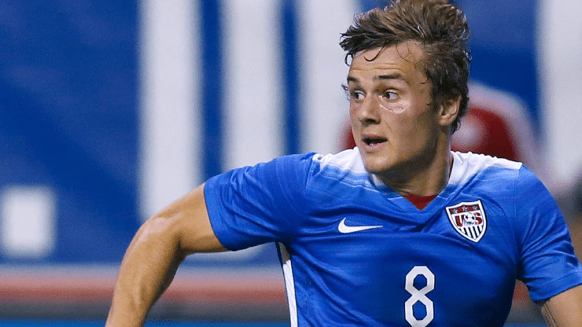 Jordan Morris - USMNT - running and looking back - close-up