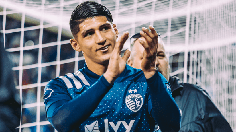 Alan Pulido - Sporting Kansas City - Clapping