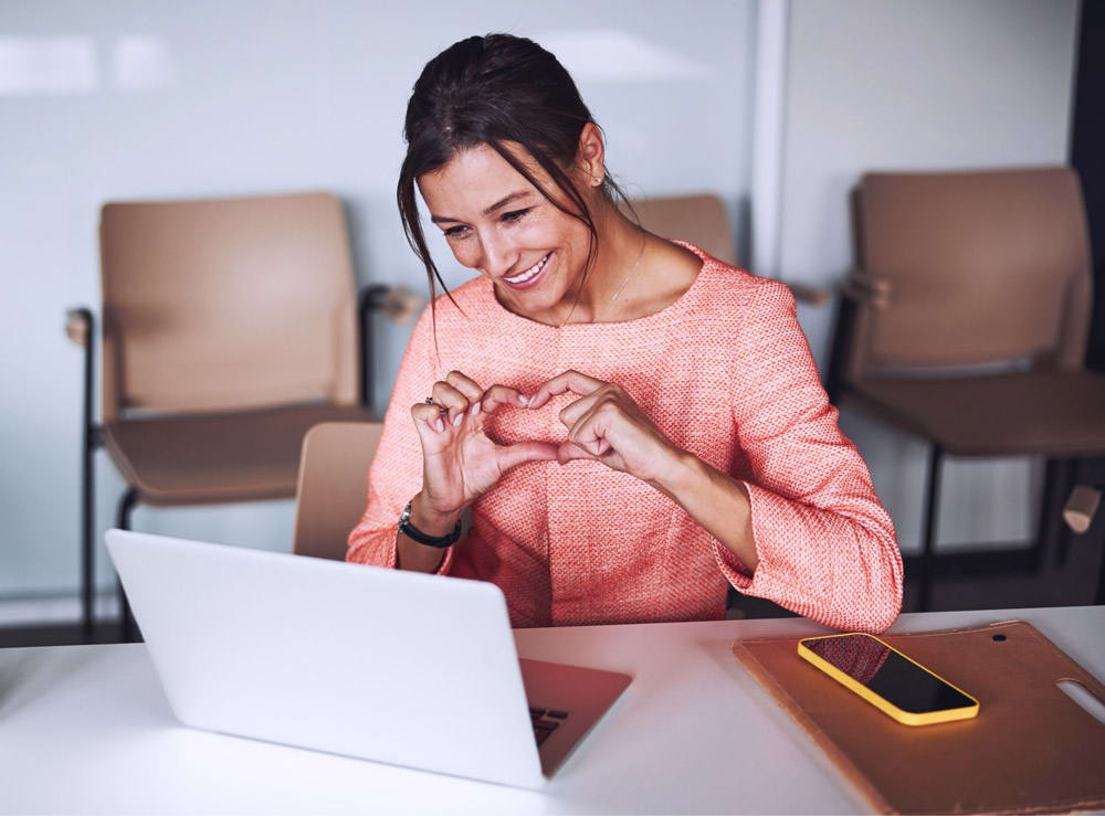Private Maths tutor in Melbourne helping students during online lessons
