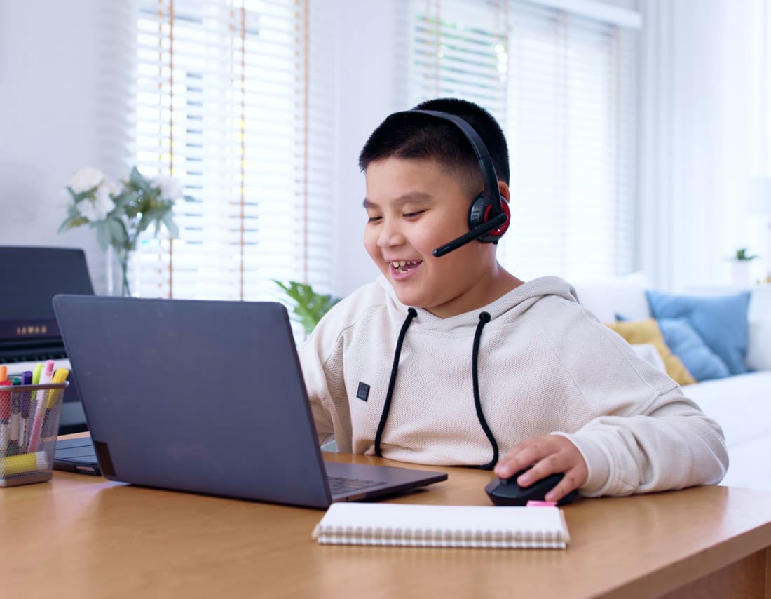 primary school student learning maths online face to face with an online maths tutor