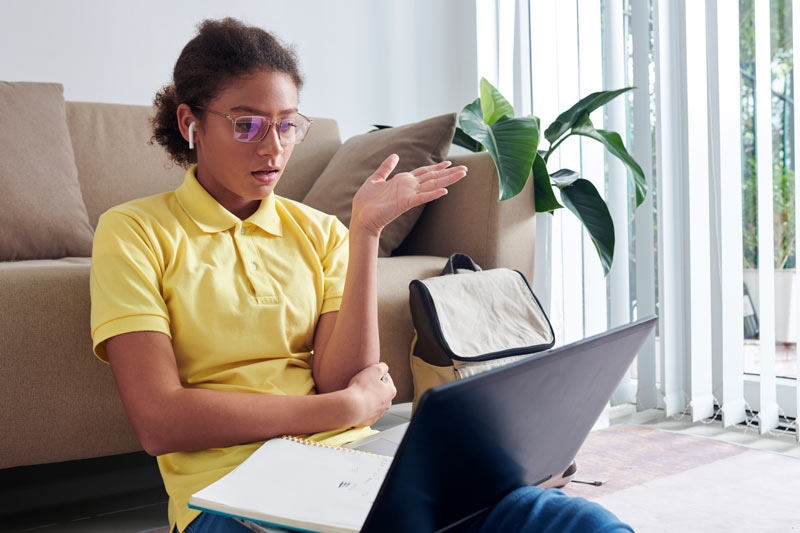 student working with an online tutor to improve atar score