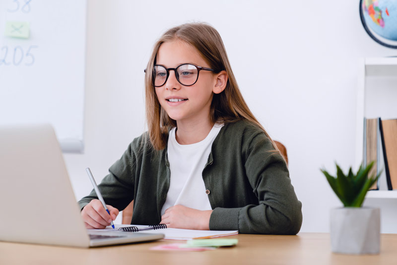 student learning the basics online
