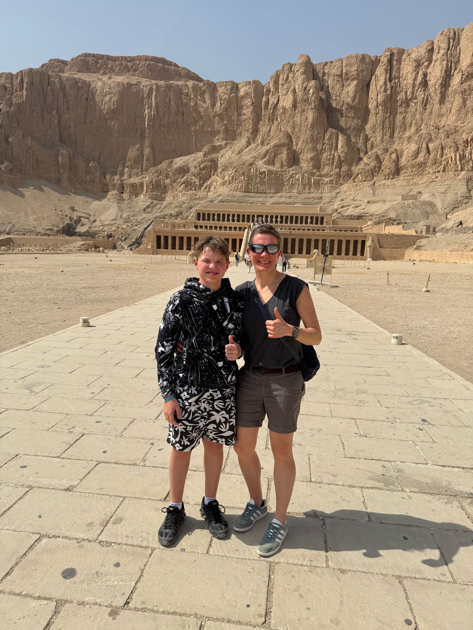 Luxor Tagesausflug mit dem Bus 15