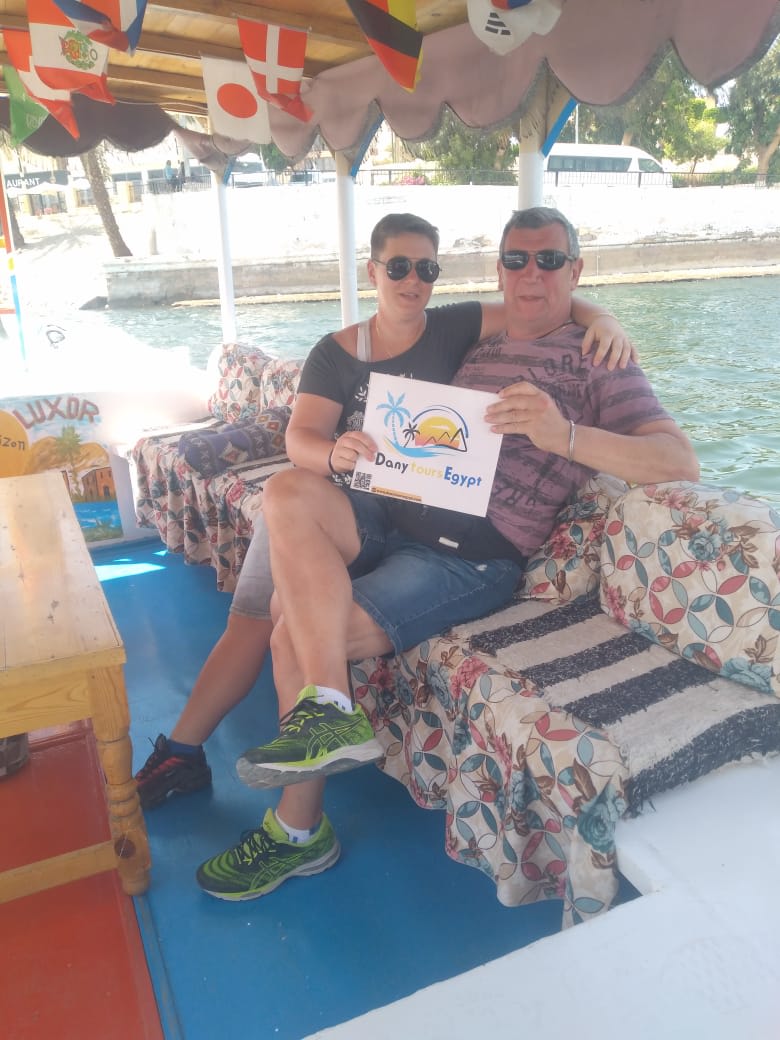 Luxor — Gruppenfahrt im Van 18
