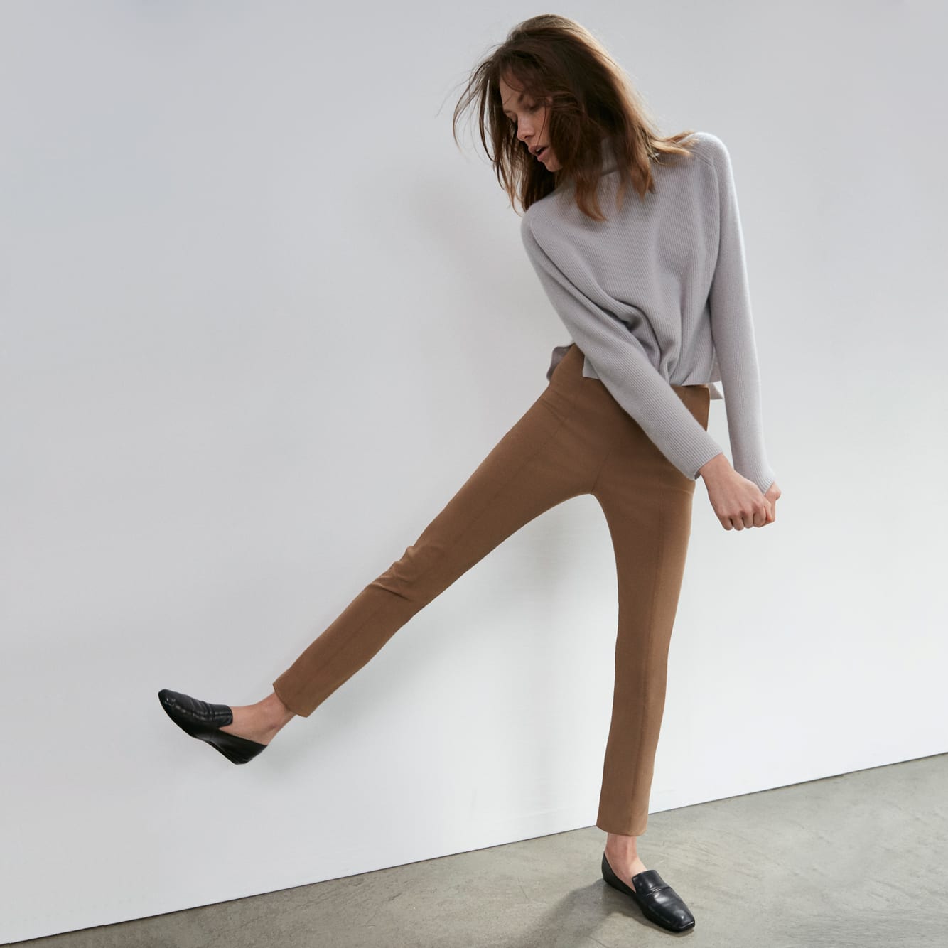 Woman wearing the Arbus sweater and Foster pant