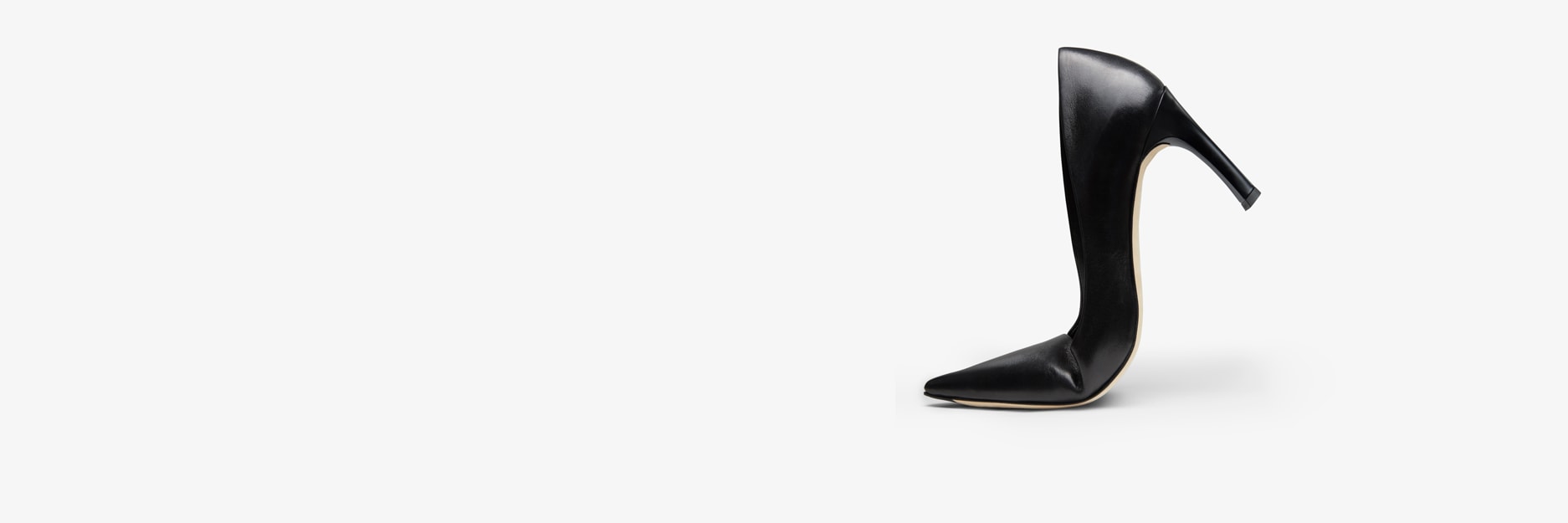 Ginger pump in black bending to show flexibility in the toe bed