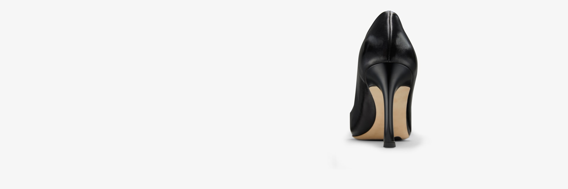 Ginger pump in black showing the scratch resistant heel