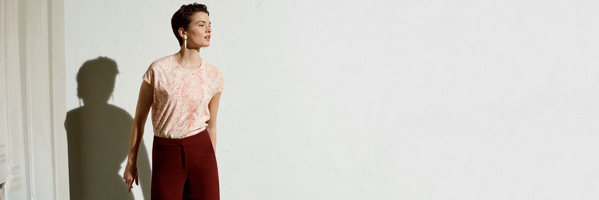 Woman wearing Didion top in Baroque print