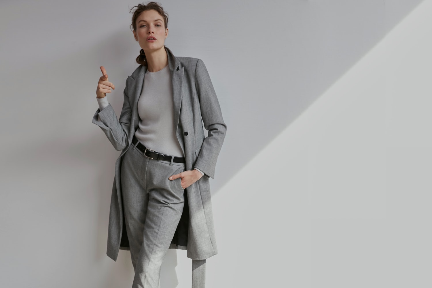 Woman wearing the Cheryl jacket and Mejia pant