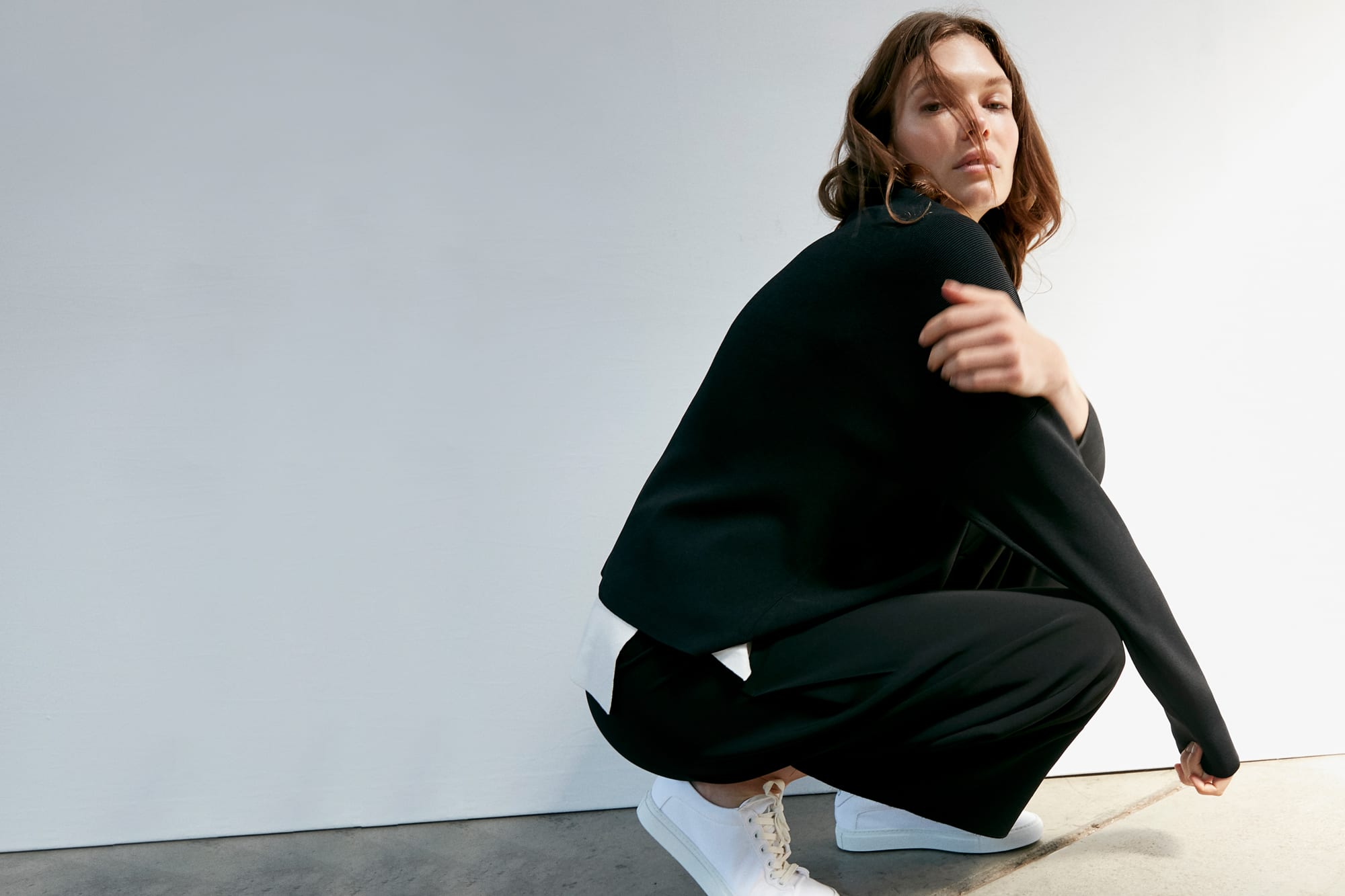 Woman wearing the Para pullover and Zhou cullote