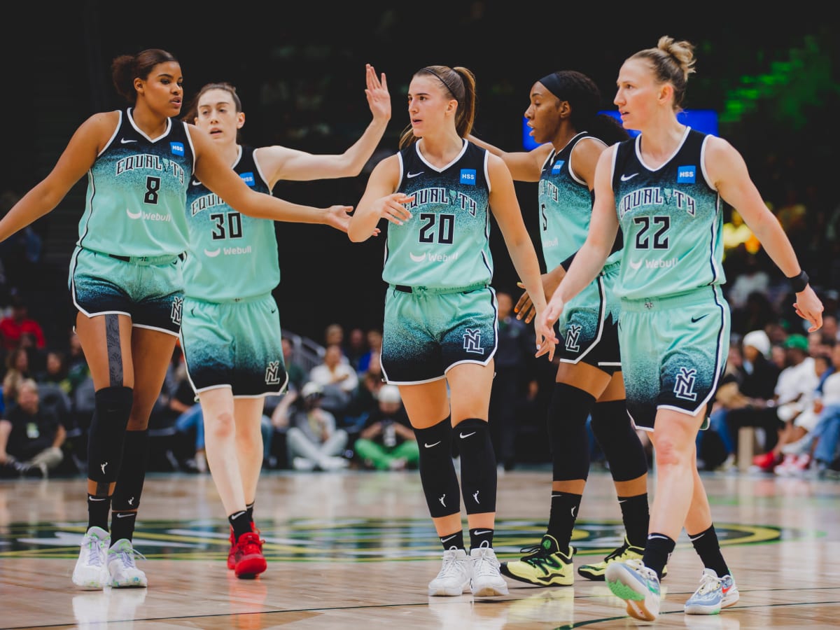 WNBA New York Liberty players on the court