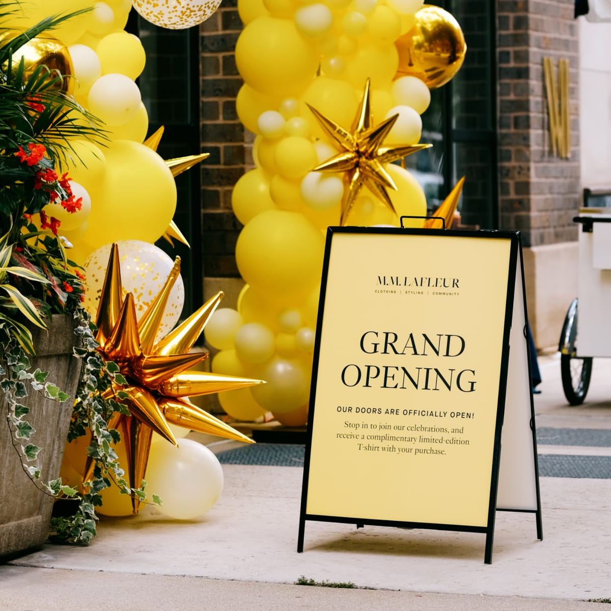 grand opening sign