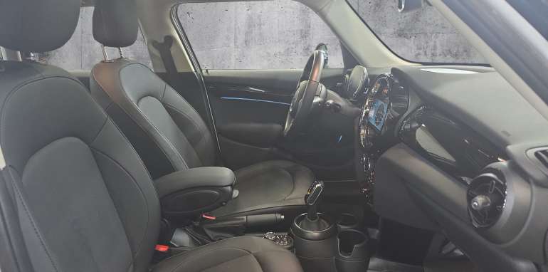 Mini Cooper 2024 blanc