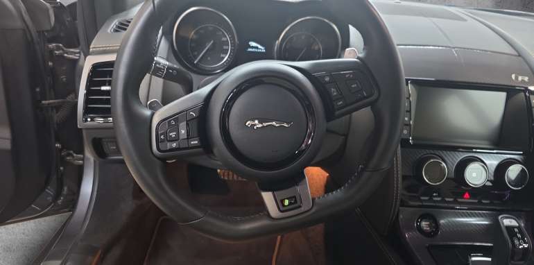 Jaguar F-Type R 2016 charbon