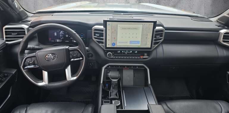 Toyota Sequoia Platinum 2025 argent