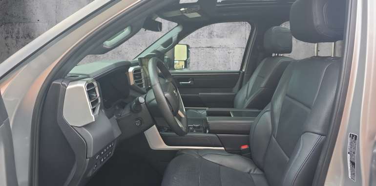 Toyota Sequoia Platinum 2025 argent