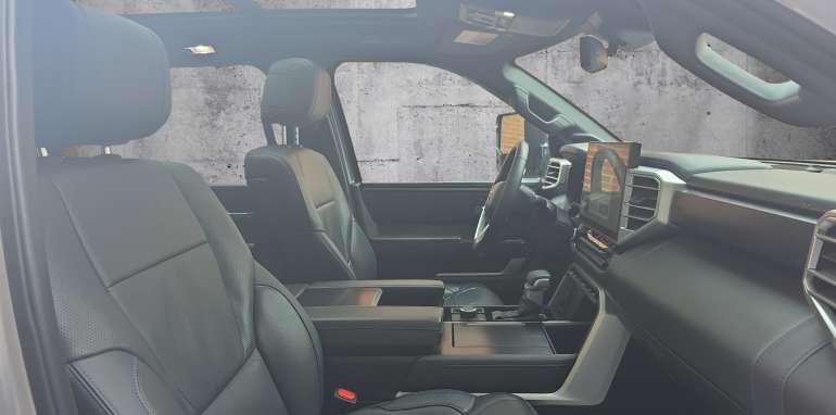Toyota Sequoia Platinum 2025 argent
