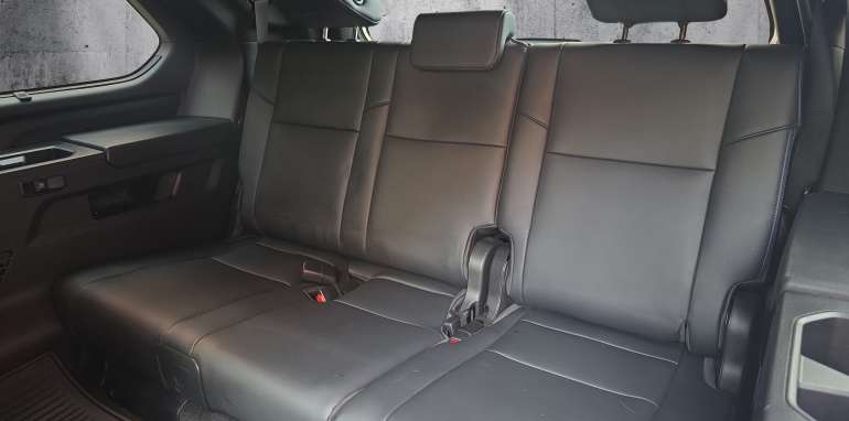 Toyota Sequoia Platinum 2025 argent